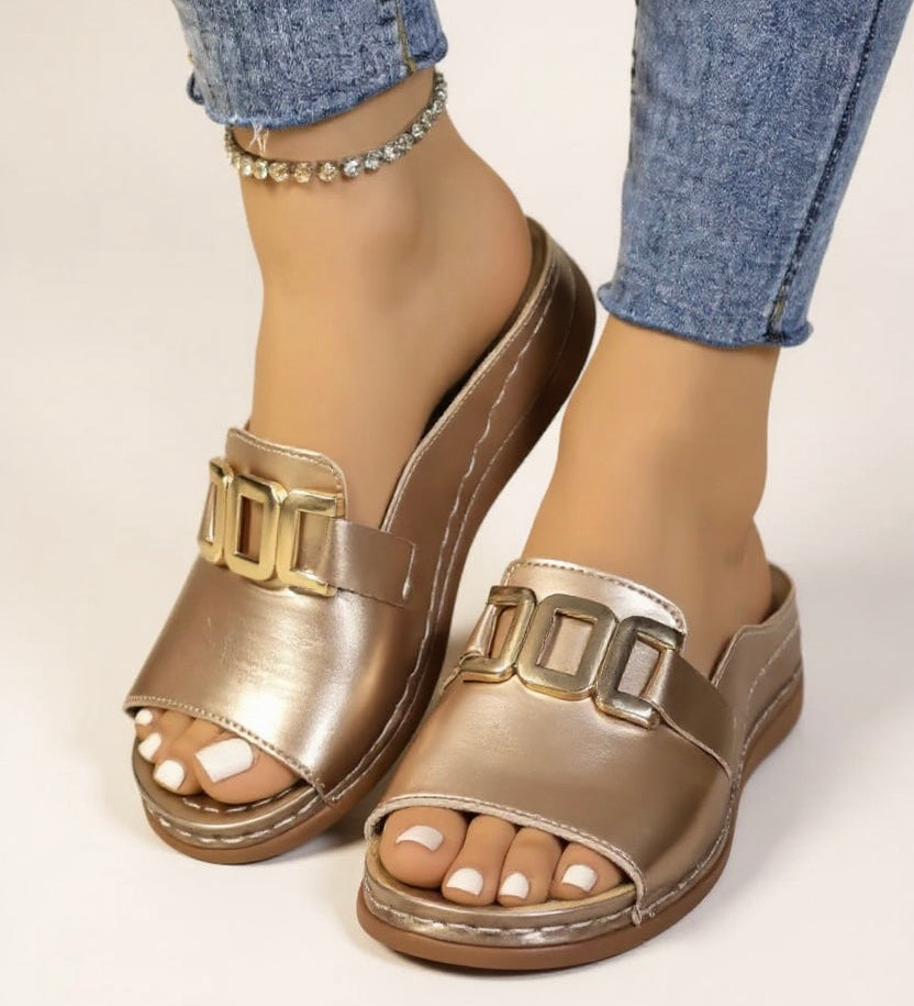 Juno | Women's Cushioned Buckle Slides